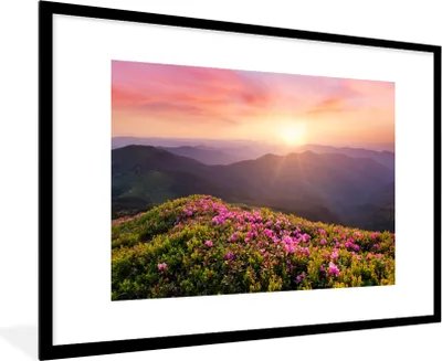 Produktbild von MuchoWow® Gerahmtes Poster Blumen - Berg - Sonnenuntergang - Landschaft 90x60 cm - Poster mit Schwarzem Bilderrahmen Wandposter Rahmen Foto Bilder - Wanddekoration - Fotos