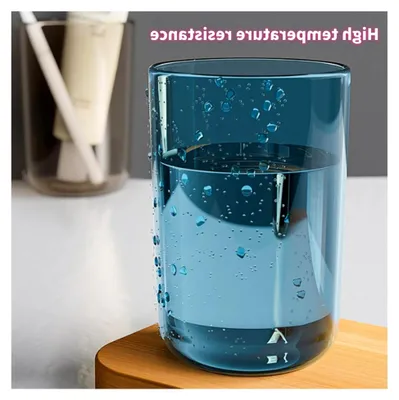 Produktbild von 2 Stück Zahnputzbecher aus Kunststoff, Zahnbürstenhalter ohne Bohren, transparenter und langlebiger Becher Set – 290 ml (Rot und Blau)
