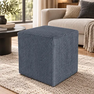 Produktbild von Best For Home | Würfel Pouf Hocker | Marineblau Poof Fußhocker | Samt Sitzhocker für Wohnzimmer, Schlafzimmer & Flur | Polster Ottoman | Gepolstert Sitzpuff oder Sitzwürfel für Sofa oder Sessel, KI-generiertes Bild