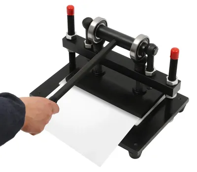 Image de Machine de gaufrage, réglable en hauteur, structure en acier durable, de couleur noire