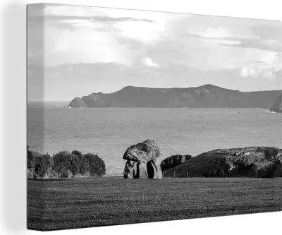 Obrázok produktu pre OneMillionCanvasses® - Plátno - 140x90 cm, Pohľad na dolmen vo Walese - čiernobiely, Nástenná umelecká dekorácia