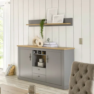 Produktbild von Landhaus Sideboard mit Wandboard in grau mit Artisan Eiche Nb. CHATHAM-61, B/H/T ca. 166/160/44 cm