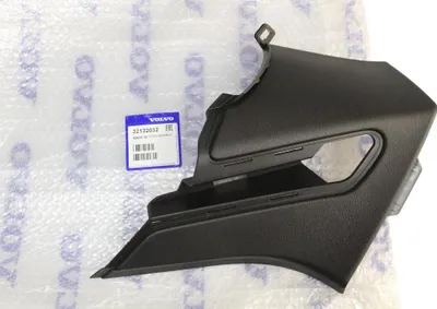 Image de VOLVO V60 II Habillage du montant arrière droit D OE 32132032