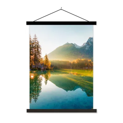 Produktbild von MuchoWow® Textilposter See - Wald - Berge - Natur - Sonne - Landschaft 60x80 cm mit schwarzem Rahmen - Plakathalter