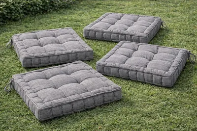 Produktbild von 4 x RHP Stuhlkissen Sitzkissen mit 100% Polyesterfüllung, 40x40x8 cm, für Innen- und Außenbereich, Modernes Uni-Design mit Tragegriff, Hochwertige Sitzauflagen für Komfort und Stil Grau 4er Pack