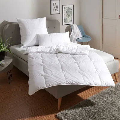 Produktbild von Traumschlaf Thinsulate Bettdecke warm, Füllung: 100% 3M Thinsulate Faser 200x220 cm