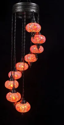 Produktbild von 9-globige Mozaik-Hängeleuchte aus rot-orangefarbenem Glas – Türkische Hängelampe, orientalischer Kronleuchter mit 9 Glaskugeln
