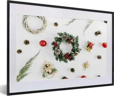 Produktbild von MuchoWow® Gerahmtes Poster Winter - Kranz - Weihnachten 60x40 cm - Poster mit Schwarzem Bilderrahmen Wandposter Rahmen Foto Bilder - Schlafzimmer - Plakat in Rahmen - Drucken
