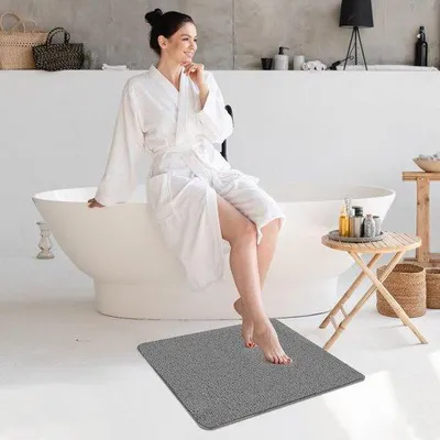 Obrázek produktu pro Protiskluzová plavecká podložka 60 x 60 cm s odtokem – odolná proti plísním a měkká na dotek