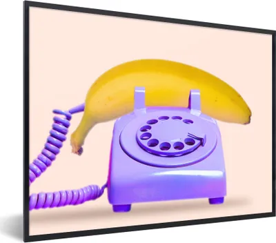Produktbild von MuchoWow® Gerahmtes Poster Banane - Telefon - Lila - Gelb 40x30 cm - Poster mit Schwarzem Bilderrahmen Wandposter Rahmen Foto Bilder - Kunstposter - Wanddekorationen