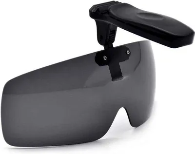 Produktbild von Clip-on Sonnenbrille mit UV400 Schutz - Polarisiert für Outdoor-Aktivitäten