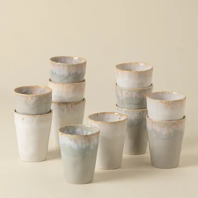 Image de Ensemble de tasses à café Costa Nova Grespresso, modèle Mocha, comprenant 12 pièces, de couleur blanche et grise, pour 12 personnes. Tasses en grès, fabriquées au Portugal