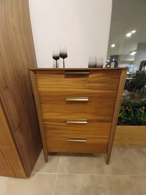 Obrázok produktu pre Luxusná komoda do spálne s 4 zásuvkami, drevená skriňa, dizajnérsky nábytok, drevo
