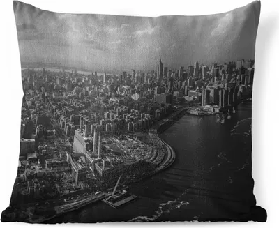 Produktbild von MuchoWow® Zierkissen Sofakissen Wohnzimmer Dekokissen 45x45 cm Luftaufnahme von Manhattan, New York - schwarz und weiß - Schlafpolster - Polster für das Sofa