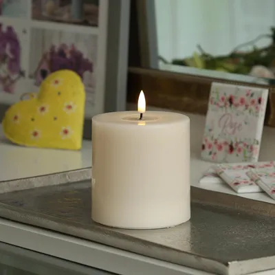LED Stumpenkerze MIA - Echtwachs - realistische 3D Flamme - H: 10cm D:10cm - Batteriebetrieb - creme