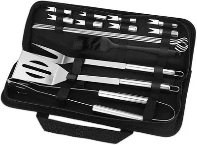 Immagine prodotto di Set di 16 accessori per barbecue in acciaio inossidabile Unyqoos®: include pinza, forchetta, spatola, spazzola, 8 portapopcorn, 4 spiedini e custodia