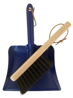 Image de Harlekijn : pelle et balayette pour enfants, bleu, à partir de 3 ans. Kit de nettoyage Harlekijn : pelle et balayette pour enfants, bleu.