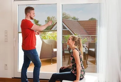 Produktbild von d-c-fix Fensterfolie static Sonnenschutzfolie, 90 cm x 2 m, inkl. Cutter und Rakel, Tönungsfolie für Sonnenschutz, F3395000