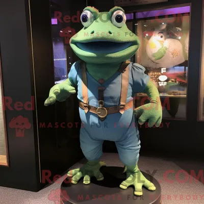 Obrázek produktu pro Maskot REDBROKOLY postava azurové žáby oblečená s Henley tričkem a pásy