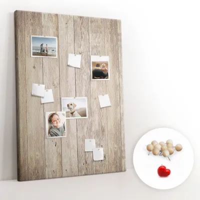 Imagen del producto de Tablero de corcho con chinchetas – Tablero con chinchetas para fotografías y notas – 100x140 cm – 100 chinchetas de madera – Tablero de madera