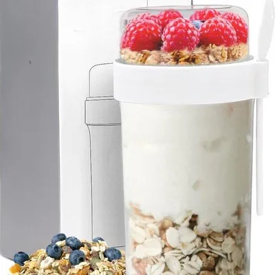 Produktbild von Müslischale to go, 990 ml, mit Dressing, Löffel und Deckel, praktisch