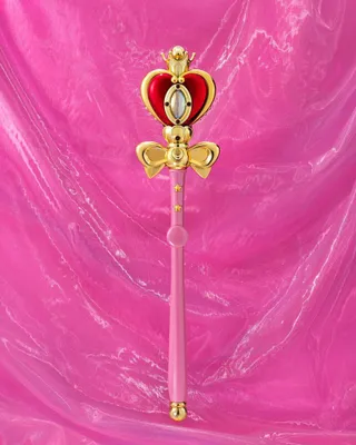 Zdjęcie produktu dla Replika Proplica 1/1 Spiral Heart Moon Rod Sailor Moon w wersji Brilliant Color Edition, 48 cm