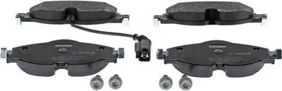 Four brake pads and two screws are laid out on a white background.