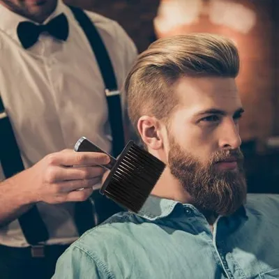 Produktbild von Schwarze Friseurbürste und Nackenpinsel mit Nylonborsten und Kunststoffgriff für Haarschnitt und Bartpflege, ergonomischer Griff, hautfreundlich, für Herren und Friseure