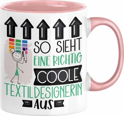 Produktbild von Textildesignerin Geschenk Tasse Geschenkidee für Textildesignerin Geburtstag Weihnachten Spruch So Sieht Eine Richtig Coole Textildesignerin Aus Kaffee-Becher  (Rosa)