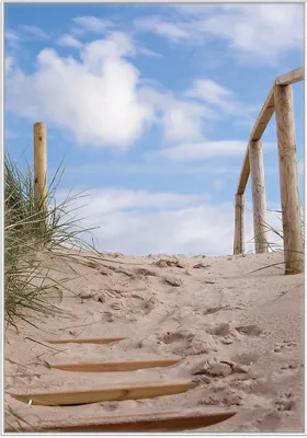 Produktbild von Wallario Wandbild Auf der Holztreppe zum Strand, Größe: 70,30 x 100,30 cm, Poster mit weißem Kunststoffrahmen