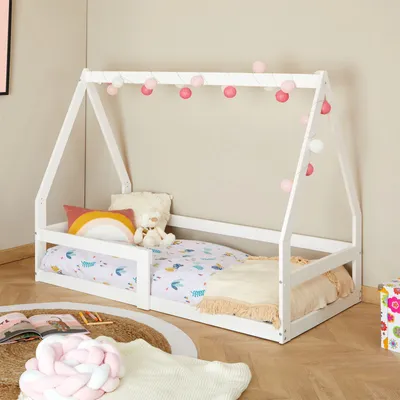 Produktbild von Hausbett TAMI Kinderbett in Hausform, 70 x 140 cm, weiß, Kiefernholz Kinderbett mit Rausfallschutz, ideal zum Schlafen und Spielen, Bodenbett, Montessori