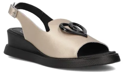 Produktbild von Goldene Plateau Sandalen mit 3 cm Plateau, verstellbarem Riemen und Metallapplikation