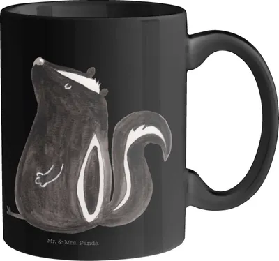 Produktbild von Mr. & Mrs. Panda Trinkbecher Stinktier Sitzen - Schwarz - Geschenk, Besserwisser, Keramiktasse, Kaffeebecher, Becher, Raubtier, Skunk, Büro, Kaffeetasse, Spruch, Tasse