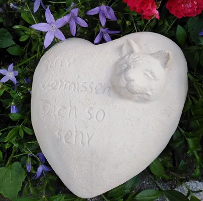 Produktbild von Grabherz Katze Spruch - Wir vermissen Dich - Grabschmuck Dekoherz Steinguss Herz