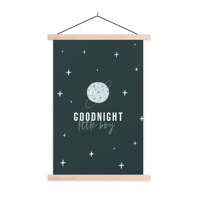 Produktbild von MuchoWow® Textilposter Zitate - Gute Nacht kleiner Junge - Sprichwörter - Kinder - Baby - Junge 120x180 cm mit holzfarbenen Rahmen - Textil-Plakat