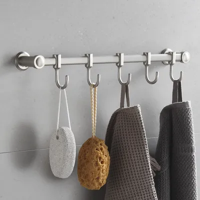 Image de Patère pour cuisine, salle de bains et couloir, 5 crochets, en acier inoxydable et peu encombrante - Crochets muraux, capacité de charge jusqu'à 8 kg - Patère pour serviettes, clés, manteaux et ustensiles de cuisine (chrome)