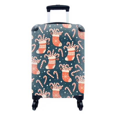 Produktbild von MuchoWow® Koffer Handgepäck Trolley Rollkoffer Kleine Reisekoffer mit 4 Rollen - Socken - Süßigkeiten - Weihnachten - Schnittmuster - Cabin Size < 55x40x23 cm & 55x40x20 cm - Fotokoffer - Kabinenkoffer - Boardgepäck - Reise-Box - Reisekoffer - Reisegepäck - Koffer mit Bild - Trolley für Kinder