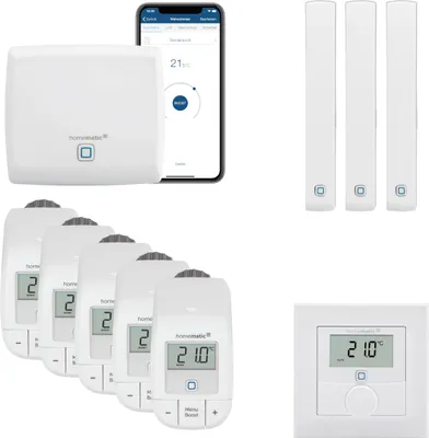 Produktbild von Homematic IP Heizungssteuerung Basic mit Wandthermostat für 5 Heizkörper. Inhalt: Access Point, 5 Heizkörperthermostate Basic, 3 Tür-Fensterkontakte, 1 Wandthermostat. Kompatibel mit Alexa und Google Home.