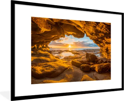 Produktbild von MuchoWow® Gerahmtes Poster Höhle - Meer - Horizont - Sonnenuntergang 90x60 cm - Poster mit Schwarzem Bilderrahmen Wandposter Rahmen Foto Bilder - Wanddekoration - Fotos