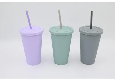 Produktbild von 12x Trinkbecher Kunststoff 450 ml mit Deckel & Trinkhalm – Getränkebecher in verschiedenen Farben für Alltag & Party