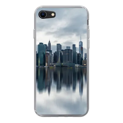 Produktbild von MuchoWow® Handyhülle Schutzhülle Hülle für iPhone 8 New York - Skyline - Spiegelung Silikon Softcase Handy Hülle - Schutzhaube