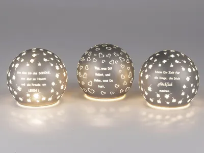 Produktbild von 3er Set LED Kugellampen mit Spruch D. 12cm grau mit Timer Formano