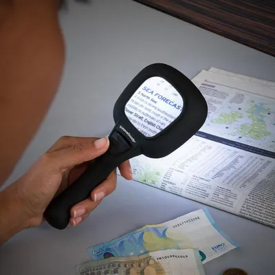 Image de InnovaGoods Loupe 3X avec LED et lumière UV