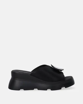 Imagen del producto de Sandalias de mujer VENEZIA, sandalias con tiras, calzado de verano. Sandalias de tacón cuña clásicas, de color negro, fabricadas en cuero genuino, talla 38