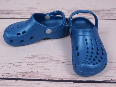 Produktbild von Strandschuhe schlüpfen Gummipantoffeln Clog Camminare Free Time metallic blau 22/23