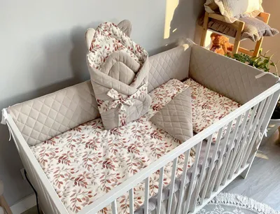 Produktbild von Baby Bettwäsche Set- 4 teiliges Set mit Babybettwäsche, Einschlagdecke und Bettnestchen Bettumrandung, für Babybett 120×60cm, Blätter und Sand