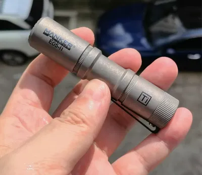 Produktbild von Manker E05 II TI stonewashed Pocket AA 14500 bis 1300 Lumen LED Taschenlampe