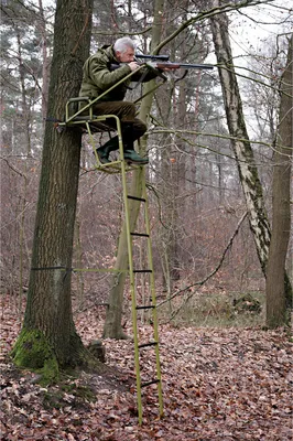 Produktbild von Baumsitz Hirsch olivgrün, 1 Person bis 120 kg, Sitz 45x28 cm, 500 cm Höhe, 19 kg, DEKRA