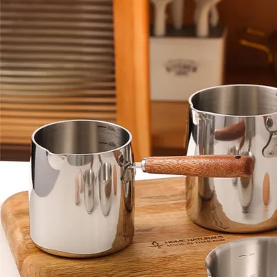 Immagine prodotto di Pentolino per latte - 450 ml - Acciaio inox - Manico in legno - Induzione