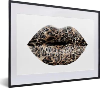 Produktbild von MuchoWow® MuchoWow® Gerahmtes Poster Lippen - Tigerdruck - Weiß 40x30 cm - Poster mit zchwarzem Bilderrahmen - Bilderrahmen - Poster im Rahmen